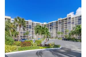 600 Parkview Dr APT 817, Hallandale Beach, FL 33009, Sold 10/05/22