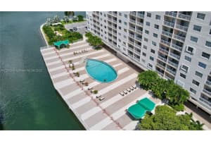 400 Kings Point Dr APT 1103, Sunny Isles Beach, FL 33160, Sold 10/14/22
