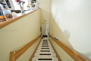 2485 W 76th St APT 206, Hialeah, FL 33016, Sold 10/06/22