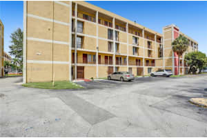 9220 Fontainebleau Blvd APT 211, Miami, FL 33172, Sold 01/27/23