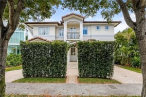 4435 N Bay Rd, Miami Beach, FL 33140, Sold 10/14/22