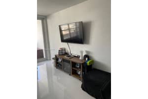 100 Lincoln Rd, Miami Beach, FL 33139, Sold 10/07/22