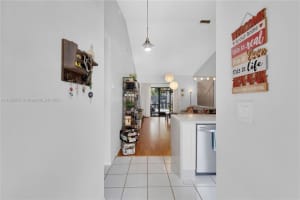 3098 S Oakland Forest Dr, Oakland Park, FL 33309, Sold 10/03/22