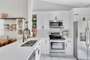 3098 S Oakland Forest Dr, Oakland Park, FL 33309, Sold 10/03/22