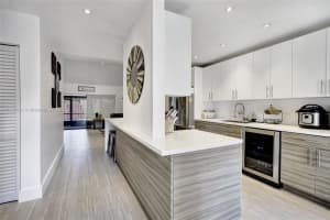 9820 NW 15th Ct, Pembroke Pines, FL 33024, Sold 10/03/22