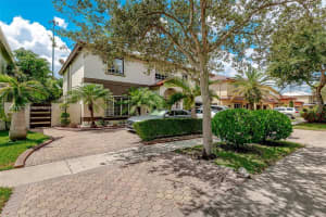 8886 NW 187th St, Hialeah, FL 33018, Sold 09/30/22