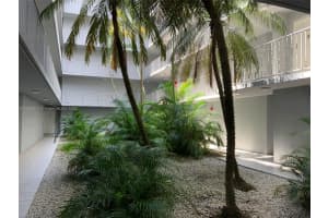 8231 NW 8th St, Miami, FL 33126, Sold 10/07/22