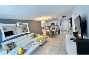 465 Ocean Dr, Miami Beach, FL 33139, Sold 12/08/22