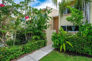 14381 Kendale Lakes Cir, Miami, FL 33183, Sold 09/30/22