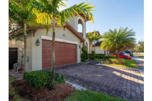 10230 NW 87th St, Doral, FL 33178, Sold 10/03/22