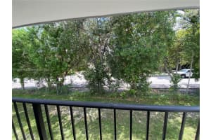 7010 NW 179th St, Hialeah, FL 33015, Sold 10/06/22