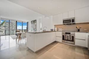 68 SE 6th St, Miami, FL 33131, Sold 09/28/22