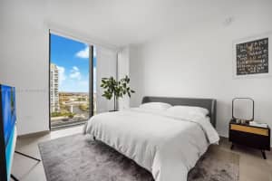 68 SE 6th St, Miami, FL 33131, Sold 09/28/22