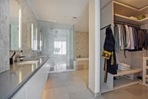 68 SE 6th St, Miami, FL 33131, Sold 09/28/22