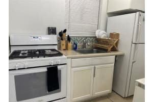 1245 W 24th St APT 122, Hialeah, FL 33010, Sold 10/20/22