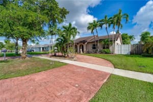 10171 SW 49th Ct, Cooper City, FL 33328, Sold 02/03/23