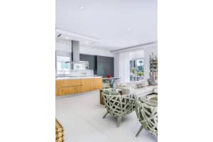 10560 NW 68th Terrace, Doral, FL 33178, Sold 10/07/22