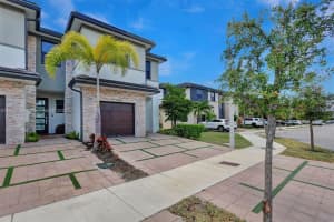 15864 NW 91st Ct, Miami Lakes, FL 33018, Sold 10/12/22