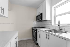 1245 W 24th St APT 219, Hialeah, FL 33010, Sold 11/29/22