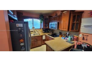 5860 W 18th Ln APT 203, Hialeah, FL 33012, Sold 10/03/22