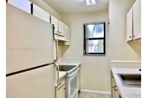 7060 NW 179th St APT 212, Hialeah, FL 33015, Sold 01/18/23