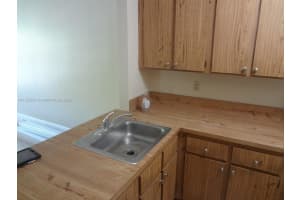 2610 W 67th Pl Apt 21-14, Hialeah, FL 33016, Sold 10/07/22