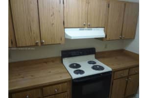 2610 W 67th Pl Apt 21-14, Hialeah, FL 33016, Sold 10/07/22