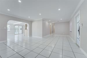 7865 NW 185th St, Hialeah, FL 33015, Sold 11/03/22