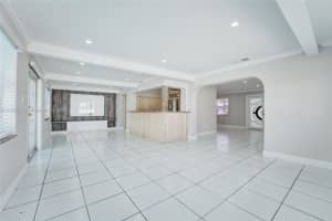 7865 NW 185th St, Hialeah, FL 33015, Sold 11/03/22