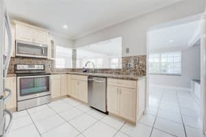 7865 NW 185th St, Hialeah, FL 33015, Sold 11/03/22