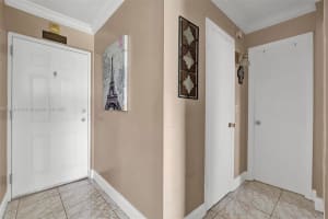 9440 Fontainebleau Blvd APT 414, Miami, FL 33172, Sold 10/13/22