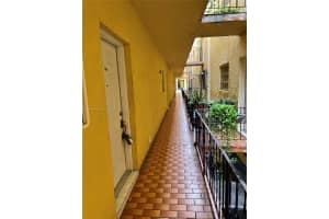 1555 W 44th Pl APT 238, Hialeah, FL 33012, Sold 09/30/22