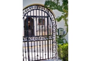 4812 Pine Tree Dr APT 207, Miami Beach, FL 33140, Sold 10/21/22