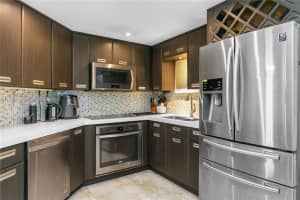 8323 Lake Dr APT 504, Doral, FL 33166, Sold 11/02/22