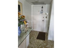 6039 Collins Ave APT 736, Miami Beach, FL 33140, Sold 04/14/23