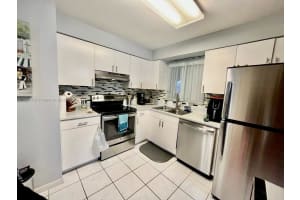 14911 SW 80th St APT 117, Miami, FL 33193, Sold 10/31/22