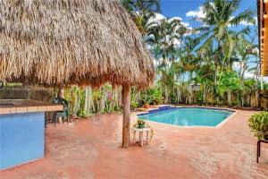 7661 NW 165th Terrace, Hialeah, FL 33015, Sold 10/12/22
