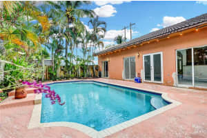 7661 NW 165th Terrace, Hialeah, FL 33015, Sold 10/12/22