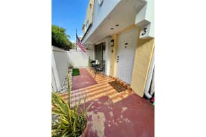 6855 SW 45th Ln APT 211, Miami, FL 33155, Sold 10/07/22