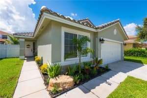 16428 NW 19th St, Pembroke Pines, FL 33028, Sold 11/04/22