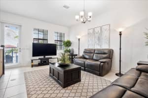 11643 SW 13th Ct, Pembroke Pines, FL 33025, Sold 10/21/22