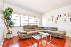 329 SE 3rd St #401p, Hallandale Beach, FL 33009, Sold 09/28/22
