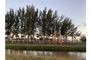 2735 W 52nd St APT 403, Hialeah, FL 33016, Sold 10/27/22