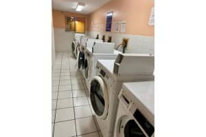 2735 W 52nd St APT 403, Hialeah, FL 33016, Sold 10/27/22