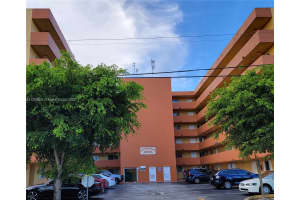 2735 W 52nd St APT 201, Hialeah, FL 33016, Sold 10/21/22