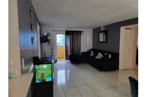 2735 W 52nd St APT 201, Hialeah, FL 33016, Sold 10/21/22