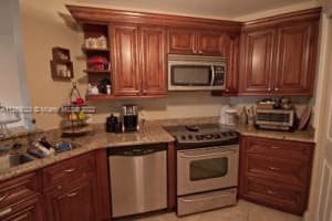 6292 NW 186th St #314, Hialeah, FL 33015, Sold 12/01/22