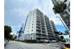 5091 NW 7th St, Miami, FL 33126, Sold 12/02/22