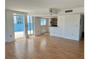 7600 Collins Ave APT 410, Miami Beach, FL 33141, Sold 11/02/22