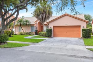 19640 NW 87th Pl, Hialeah, FL 33018, Sold 10/12/22